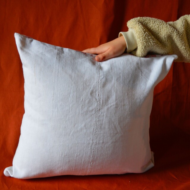 Maison Primavera - Coussin brodé en kelsch (vert) - Origines