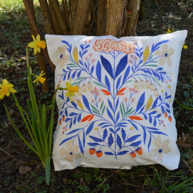 Maison Primavera - Coussin Galanthus brodé main - Jardin fleuri – Variante 2