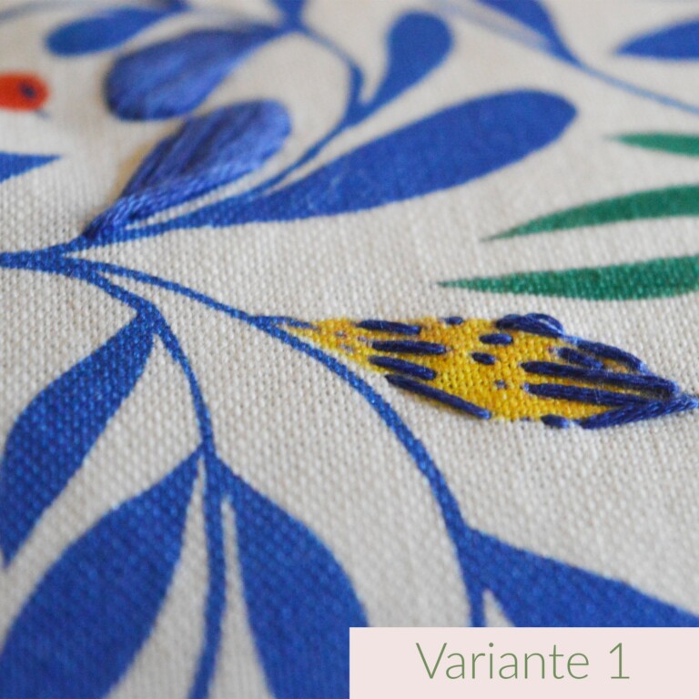 Maison Primavera - Coussin en coton et lin brodé main Primula - Jardin fleuri – Variante 2