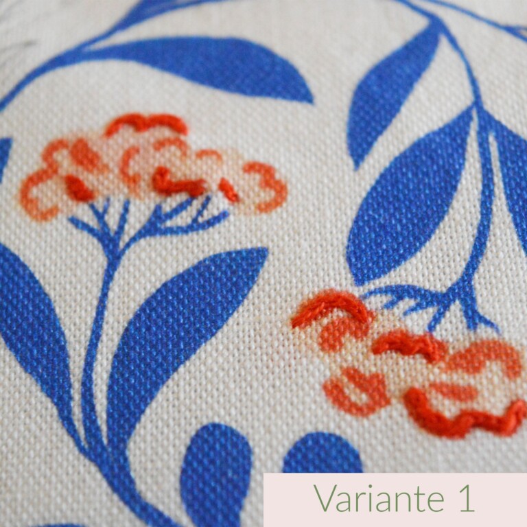 Maison Primavera - Coussin en coton et lin brodé main Primula - Jardin fleuri – Variante 2