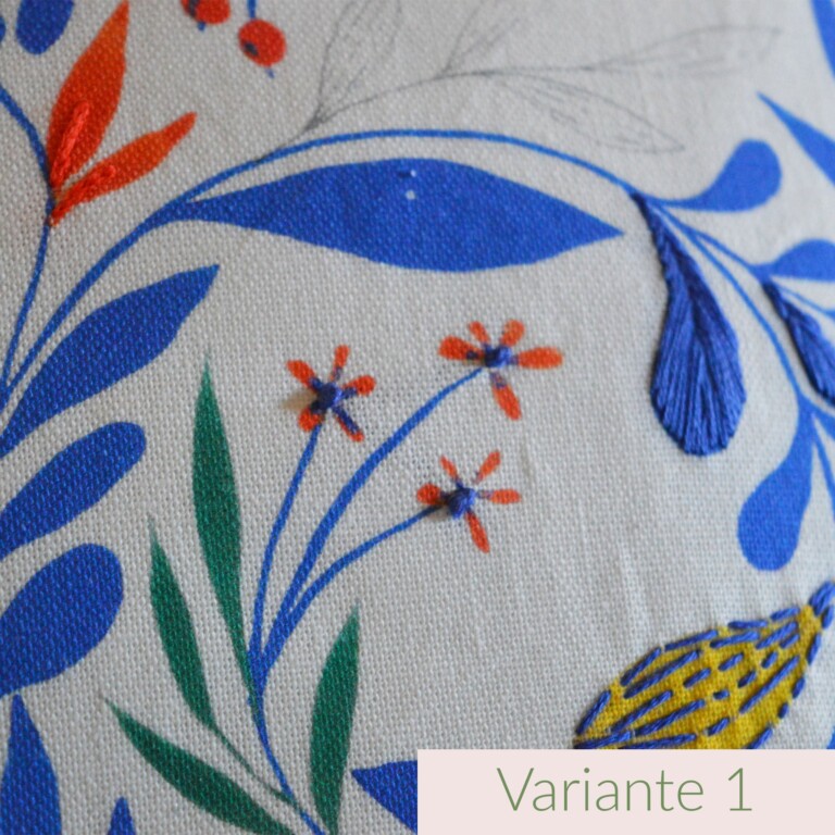 Maison Primavera - Coussin en coton et lin brodé main Primula - Jardin fleuri – Variante 2