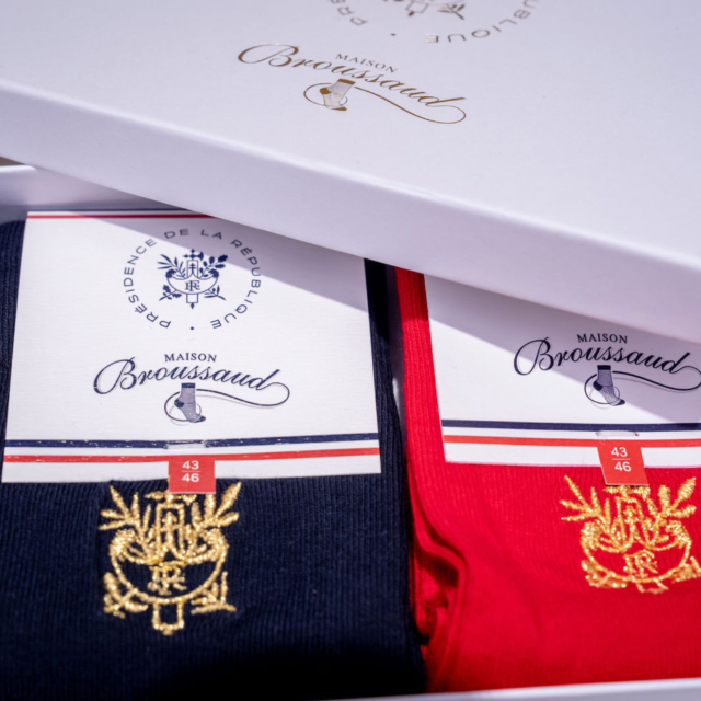 Maison Broussaud - Coffret duo broderie Elysée x Maison Broussaud - chaussettes homme - coton bleu et rouge – 43/46 / BLEU/ROUGE