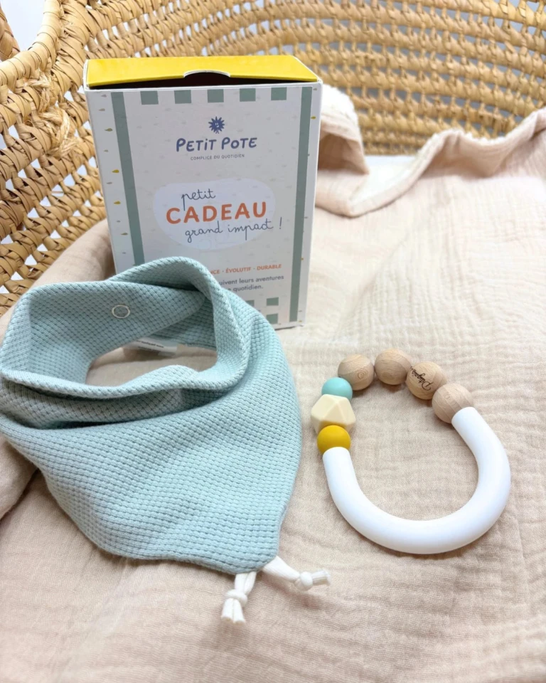 Pitigaia - Coffret Anneau de dentition + Bavoir – Taille unique / Tomette