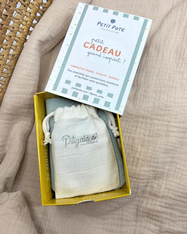 Pitigaia - Coffret Anneau de dentition + Bavoir – Taille unique / Tomette