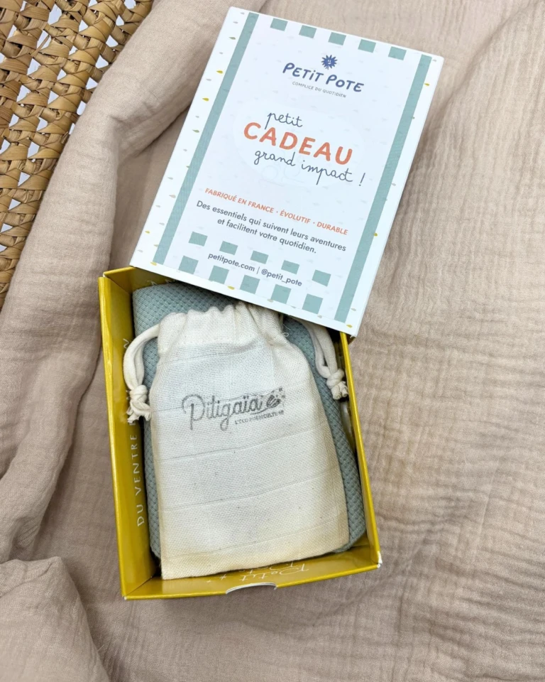 Pitigaia - Coffret Anneau de dentition + Bavoir – Taille unique / Tomette