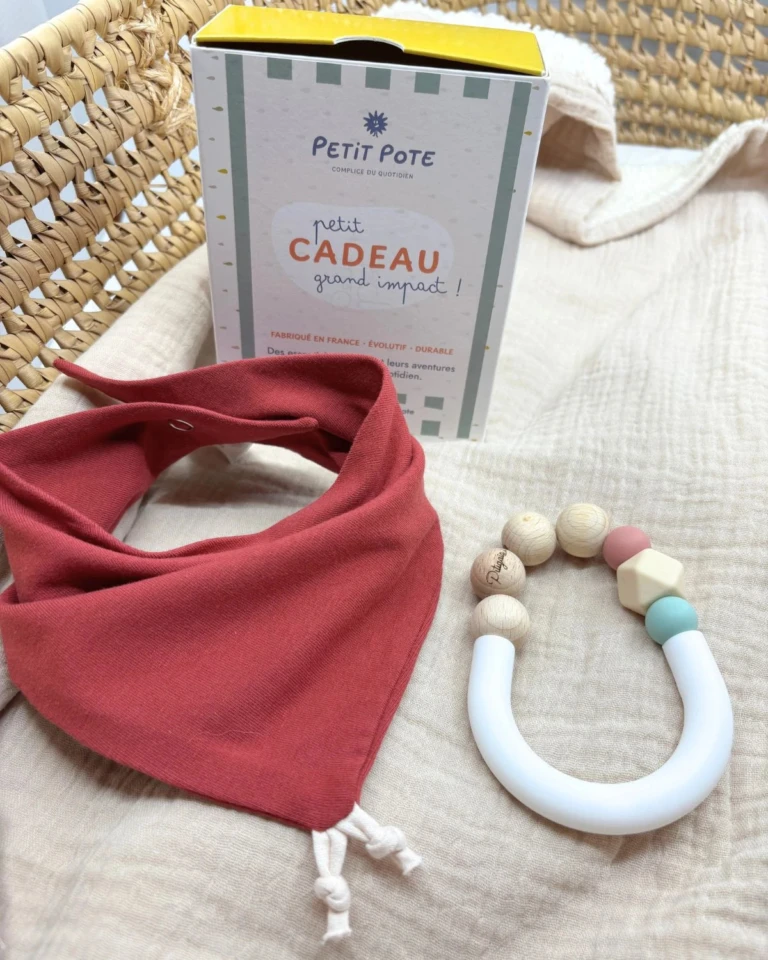 Pitigaia - Coffret Anneau de dentition + Bavoir – Taille unique / Tomette