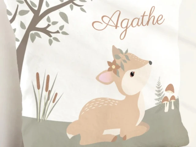 Atelier Baby’Sphère - Coussin biche personnalisé – Douceur et poésie pour la chambre de bébé