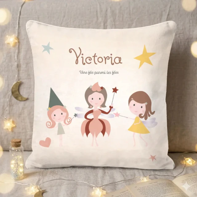 L’Atelier BABY’SPHERE - Coussin personnalisé prénom des 3 fées bienveillantes – Collection Rêves enchantés