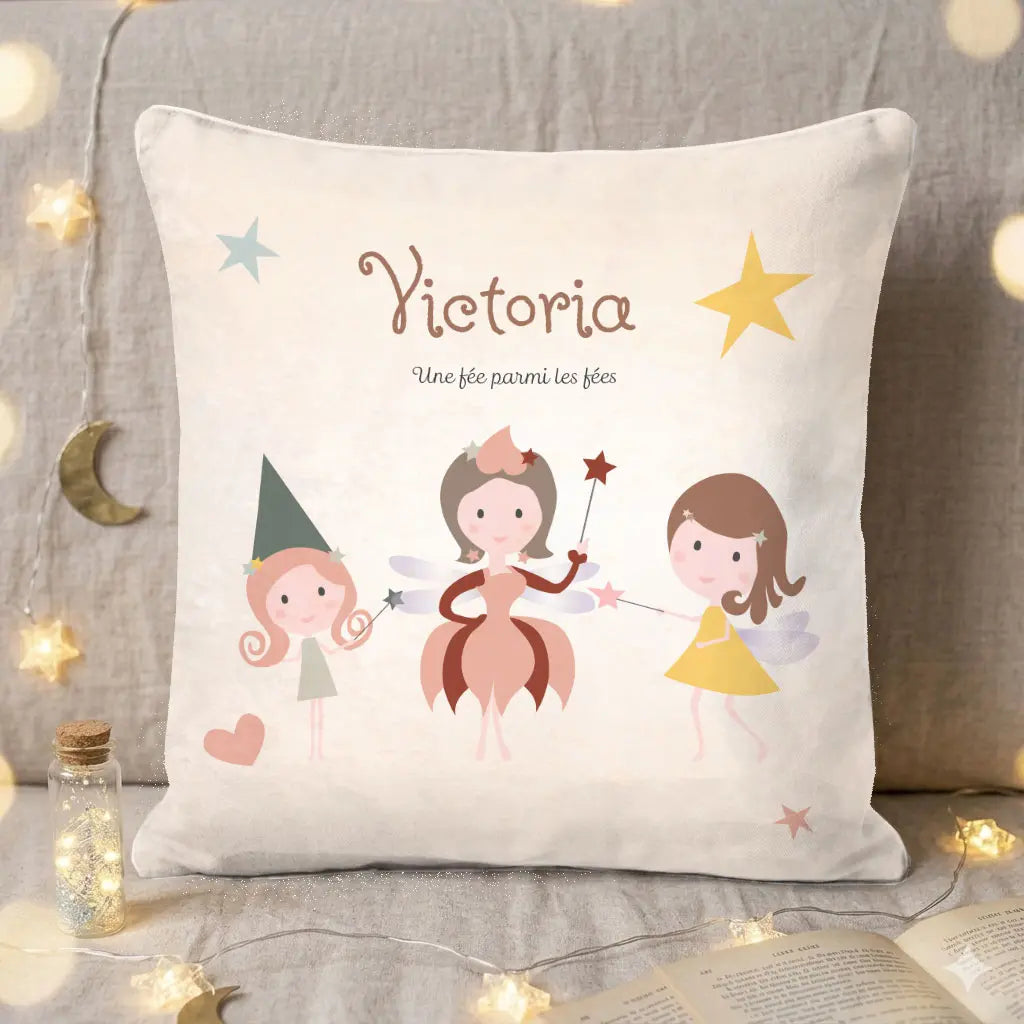 Coussin des 3 fees face Atelier Baby’Sphère - Coussin personnalisé prénom des 3 fées bienveillantes – Collection Rêves enchantés