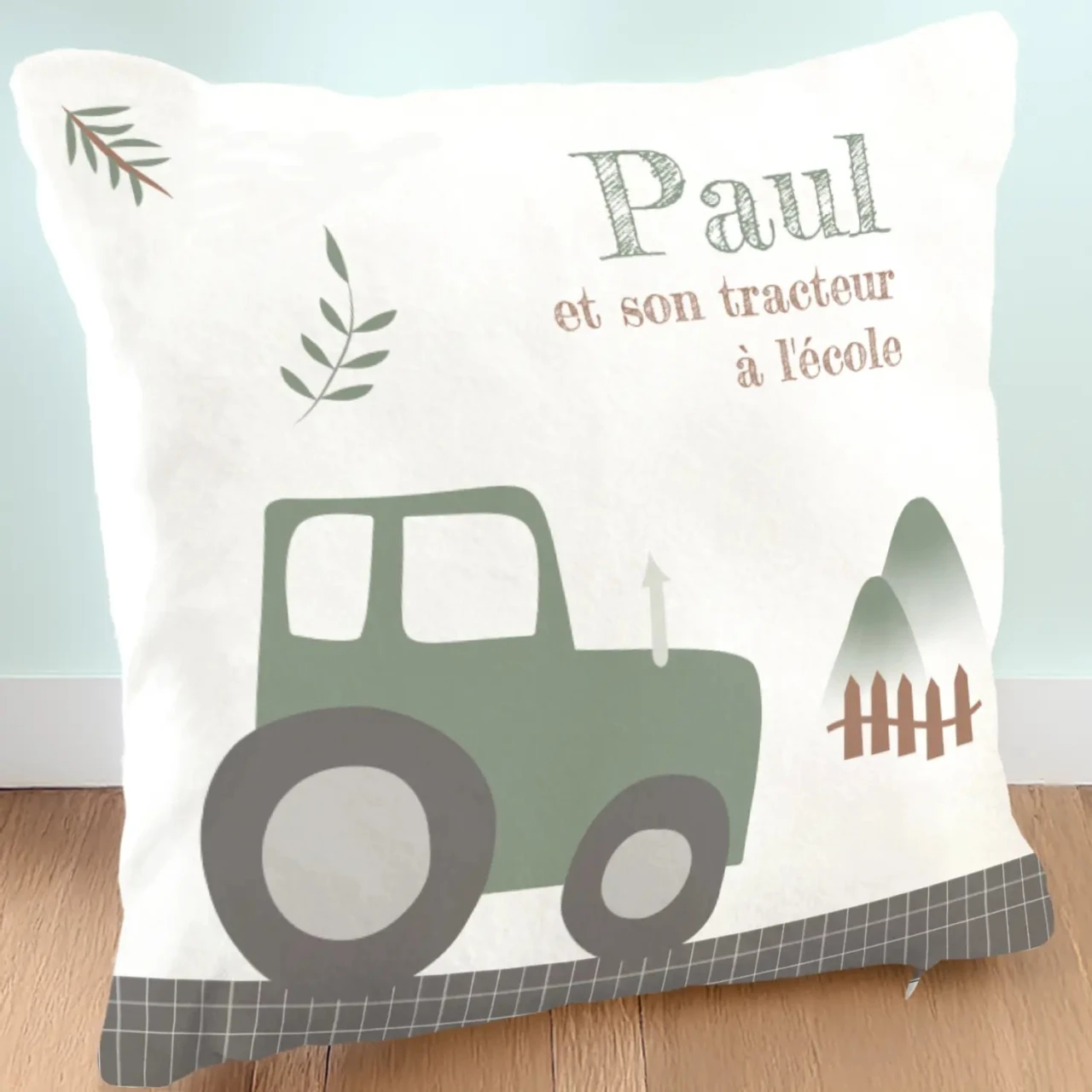 Coussin ecole tracteur Atelier Baby’Sphère - Coussin prénom tracteur en route vers l'école