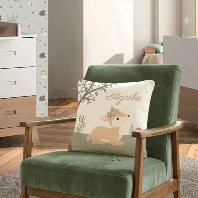 Atelier Baby’Sphère - Coussin biche personnalisé – Douceur et poésie pour la chambre de bébé