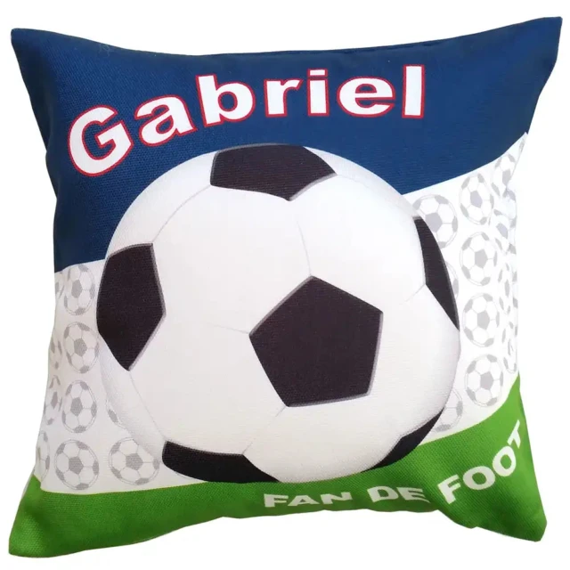 Coussin prénom ballon de foot par la marque L’Atelier BABY’SPHERE L’Atelier BABY’SPHERE - Coussin prénom ballon de foot