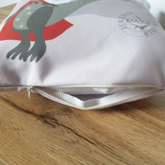 Atelier Baby’Sphère - Coussin prénom dinosaure T-Rex super héros