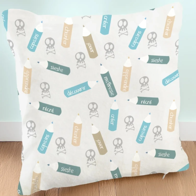Atelier Baby’Sphère - Coussin prénom pirate partant à l'école