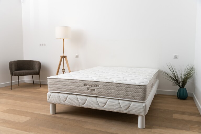 DSC 6104 Naturlatt - Matelas Mousse @Naturalis – 200x200cm - King Size +