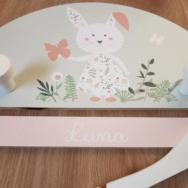 Atelier Baby’Sphère - Porte manteau lapin bohème personnalisé – Une déco tendre et pratique