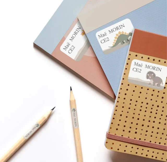Étiquettes prénom pour l’école – Thème dinosaures par la marque L’Atelier BABY’SPHERE L’Atelier BABY’SPHERE - Étiquettes prénom pour l’école – Thème dinosaures