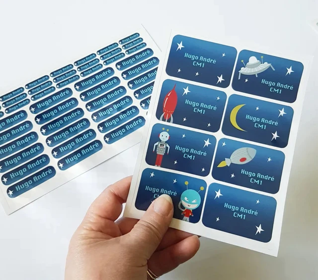 Kit étiquettes prénom pour l’école thème galaxie par la marque L’Atelier BABY’SPHERE L’Atelier BABY’SPHERE - Kit étiquettes prénom pour l’école thème galaxie
