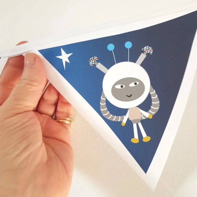 Guirlande prénom thème espace – Déco personnalisée pour chambre enfant par la marque L’Atelier BABY’SPHERE L’Atelier BABY’SPHERE - Guirlande prénom thème espace – Déco personnalisée pour chambre enfant