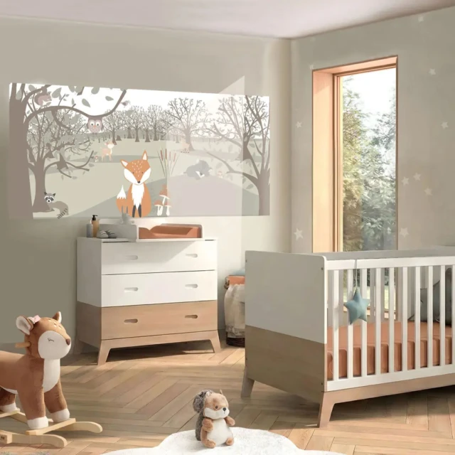 L’Atelier BABY’SPHERE - Lé de papier peint panoramique “Fenêtre sur la forêt enchantée”