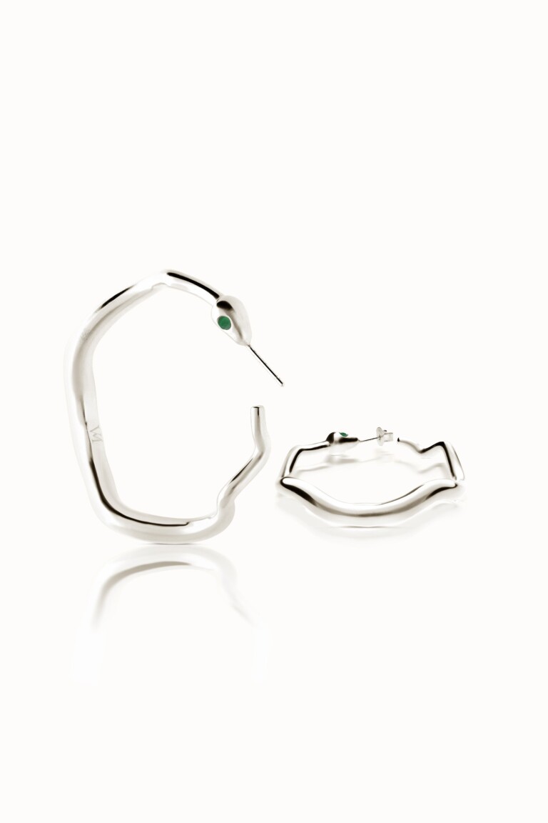 MLLCRPY Snake large creole with stone eyes white gold green onyx 1 Violaine Muras - Créoles Baiser du Serpent à onyx vert