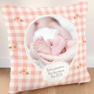 L’Atelier BABY’SPHERE - Coussin photo Fête des Mères – Motif vichy tendance & personnalisation complète