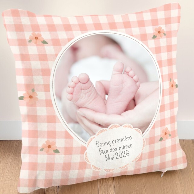 L’Atelier BABY’SPHERE - Coussin photo Fête des Mères – Motif vichy tendance & personnalisation complète