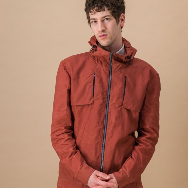 JAGVI. Rive Gauche - Veste imperméable "Alpinist" rouge cerise