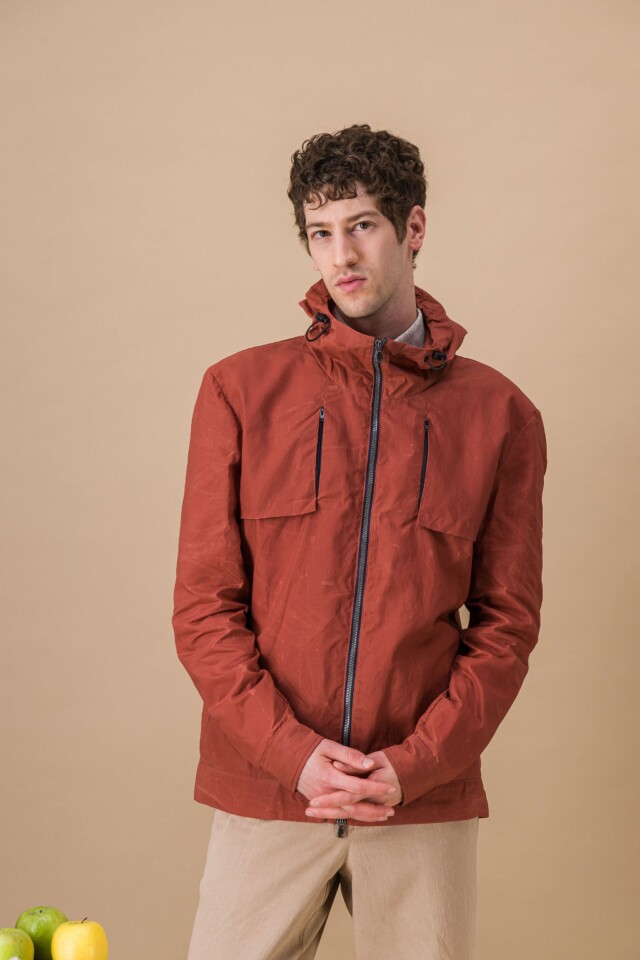 JAGVI. Rive Gauche - Veste imperméable "Alpinist" rouge cerise