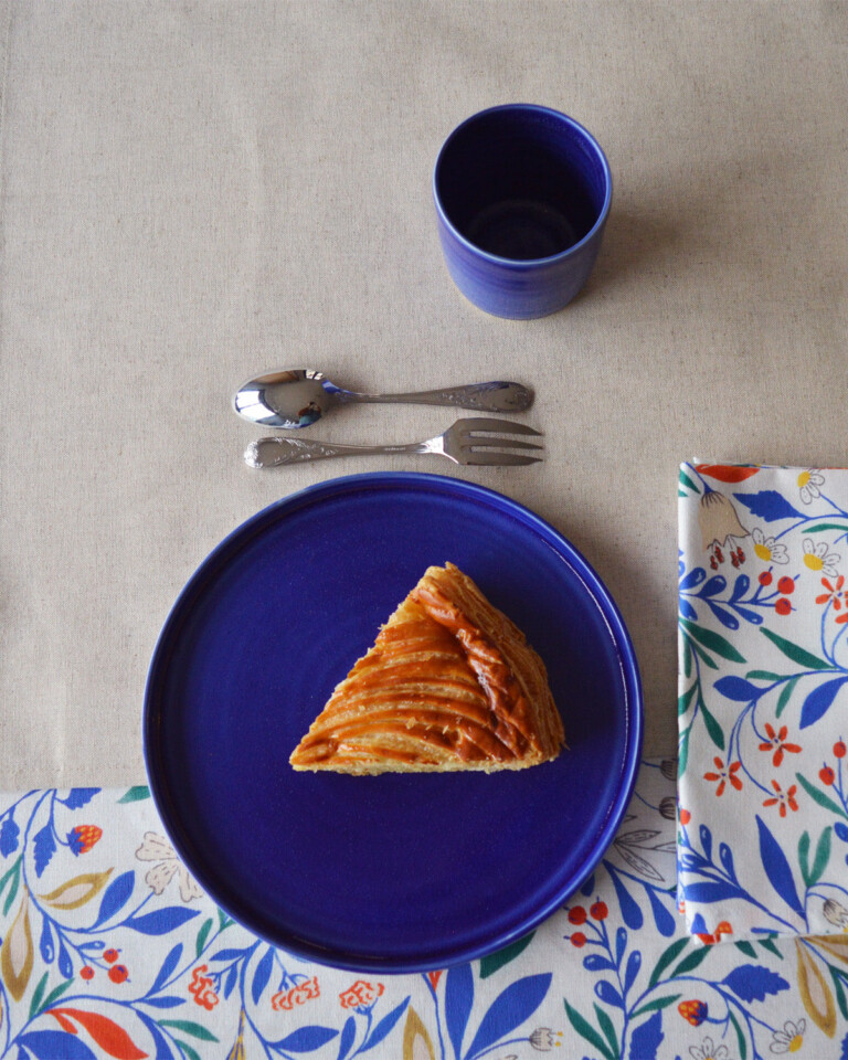 Maison Primavera - Assiette à dessert en porcelaine bleue - Primavera – Bleu-violet