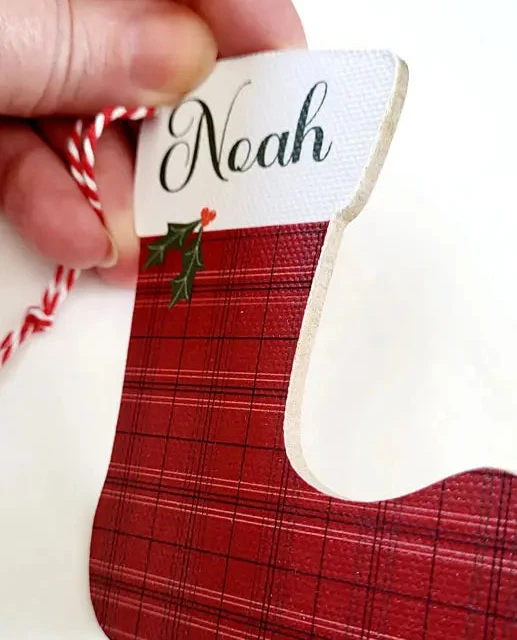Atelier Baby’Sphère - Suspensions de Noël personnalisées en forme de bottes ou chaussettes – Motif écossais