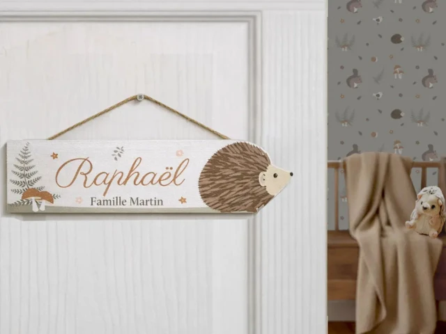 Plaque prenom herisson sur porte Atelier Baby'Sphère - Plaque de porte personnalisée hérisson