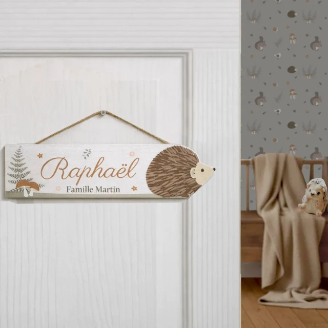 L’Atelier BABY’SPHERE - Plaque de porte personnalisée hérisson