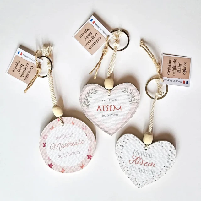 Porte-clefs à personnaliser pour maîtresse ou ATSEM par la marque L’Atelier BABY’SPHERE L’Atelier BABY’SPHERE - Porte-clefs à personnaliser pour maîtresse ou ATSEM