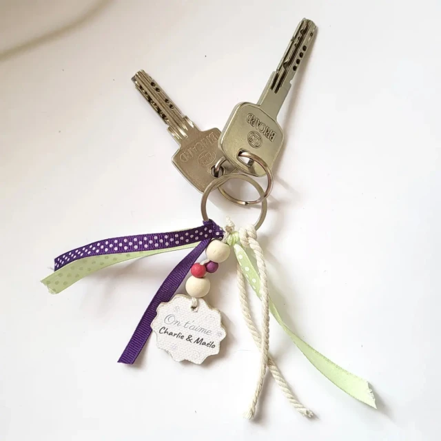 Atelier Baby’Sphère - Porte‑clefs personnalisé Fête des Mères – Création artisanale & message d’amour – Finalisé / 40x45mm