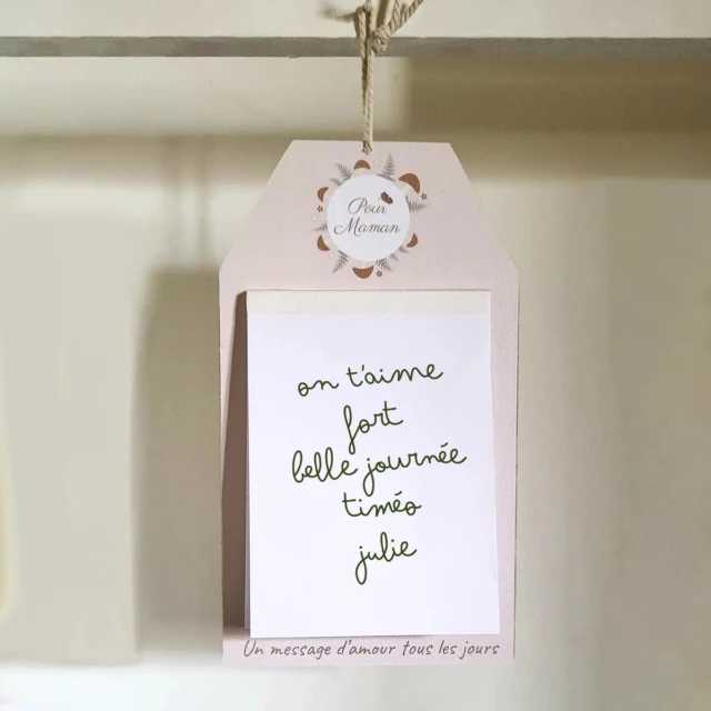 Porte‑mémos “Un message d’amour tous les jours” – Cadeau Fête des Mères par la marque L’Atelier BABY’SPHERE L’Atelier BABY’SPHERE - Porte‑mémos “Un message d’amour tous les jours” – Cadeau Fête des Mères