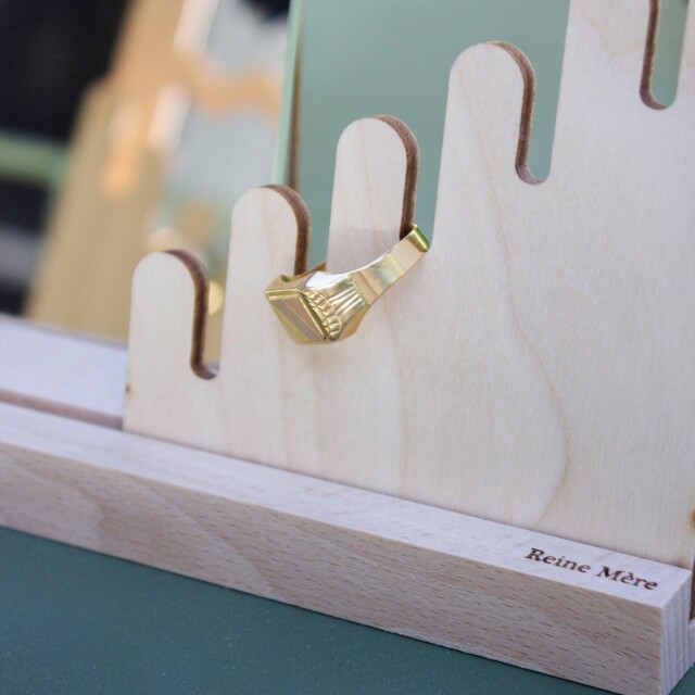 Reine Mère - Parenthèse - Porte bijoux en bois avec miroir – Bois bouleau