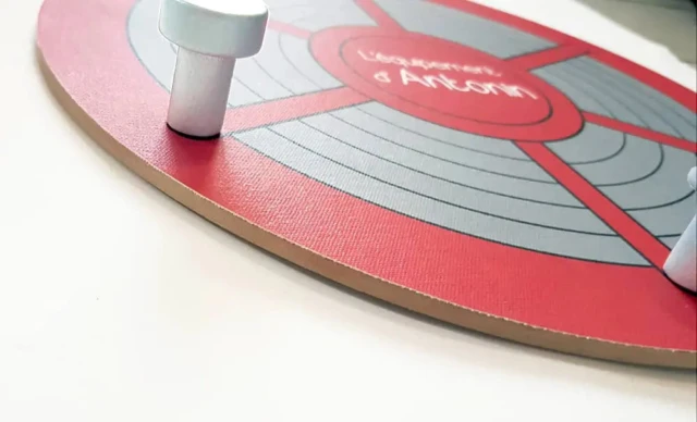 Atelier Baby’Sphère - Porte-manteau pompier personnalisé – En forme de dévidoir mural