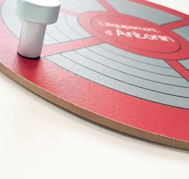 Atelier Baby’Sphère - Porte-manteau pompier personnalisé – En forme de dévidoir mural