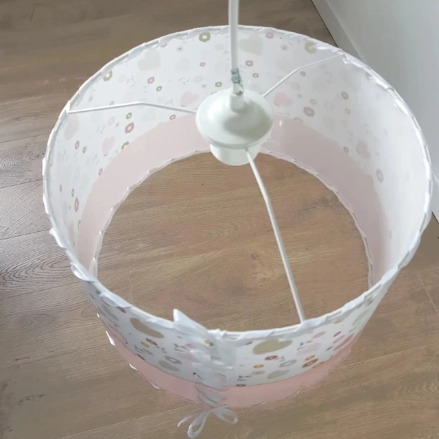Atelier Baby’Sphère - Suspension personnalisée et motif coeurs papillons