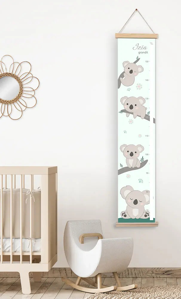 Toise bébé personnalisée thème koalas par la marque L’Atelier BABY’SPHERE L’Atelier BABY’SPHERE - Toise bébé personnalisée thème koalas