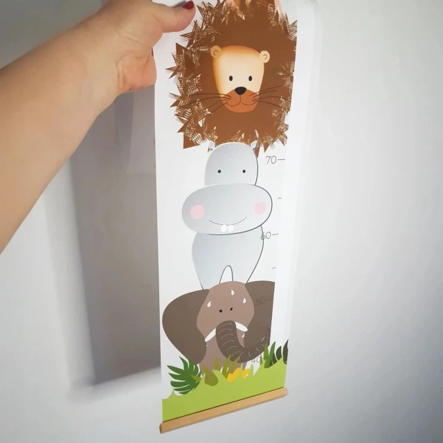 Atelier Baby’Sphère - Toise bébé personnalisée des animaux de la jungle les uns sur les autres
