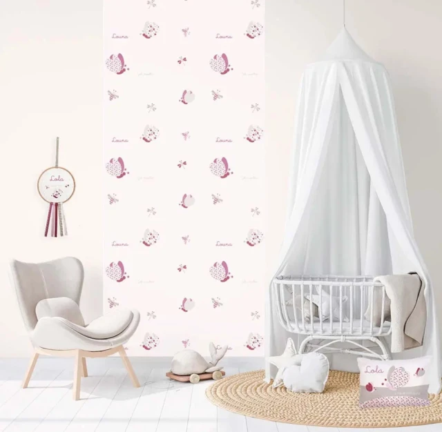 Lé de papier peint personnalisé papillons et autres petites ailes par la marque L’Atelier BABY’SPHERE L’Atelier BABY’SPHERE - Lé de papier peint personnalisé papillons et autres petites ailes