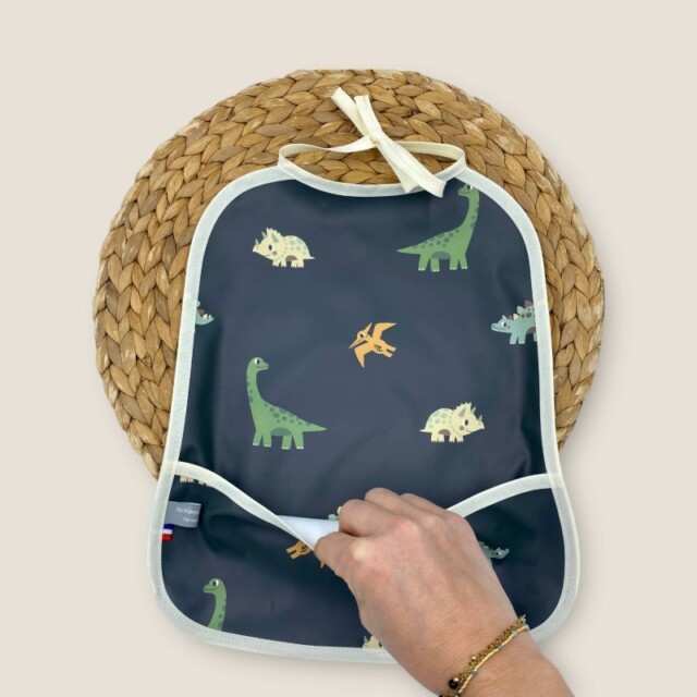 Les Mômes des Dômes - Bavoir serviette imperméable dinos
