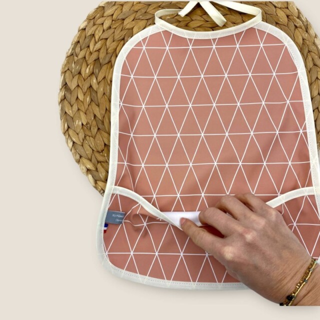 Les Mômes des Dômes - Bavoir serviette imperméable triangles