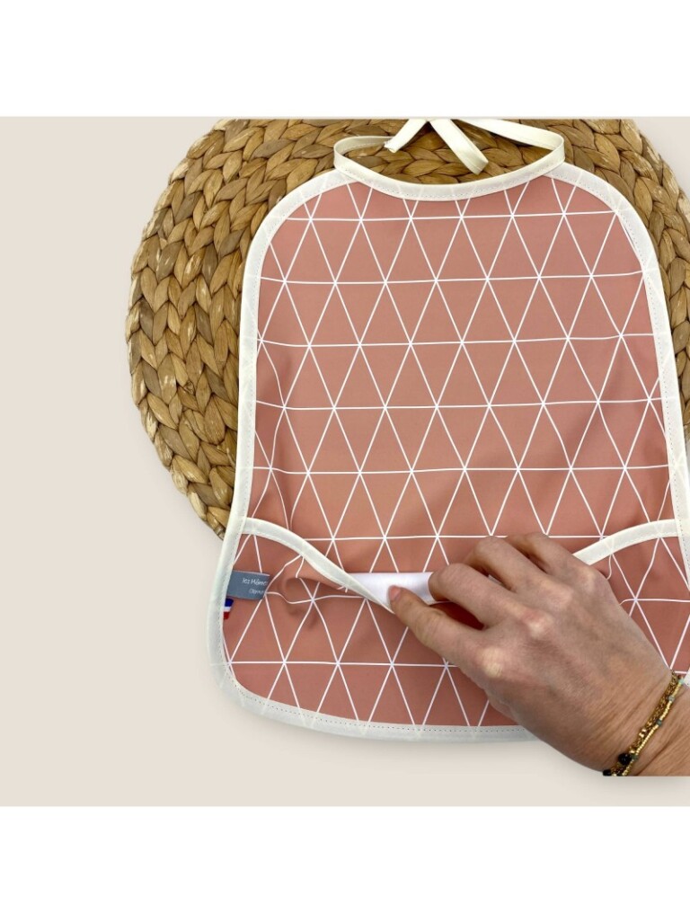 Les Mômes des Dômes - Bavoir serviette imperméable triangles