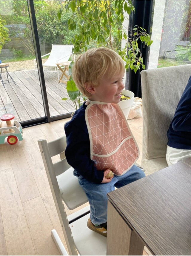 Les Mômes des Dômes - Bavoir serviette imperméable triangles