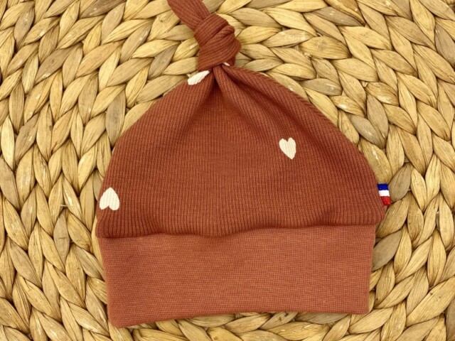 bonnet evolutif avec noeud amore Les Mômes des Dômes - Bonnet évolutif avec noeud Amore