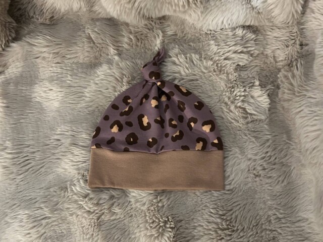 bonnet evolutif avec noeud esther Les Mômes des Dômes - Bonnet évolutif avec noeud Esther