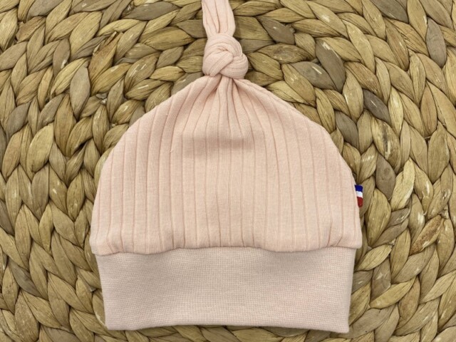 bonnet evolutif avec noeud liska Les Mômes des Dômes - Bonnet évolutif avec noeud Liska